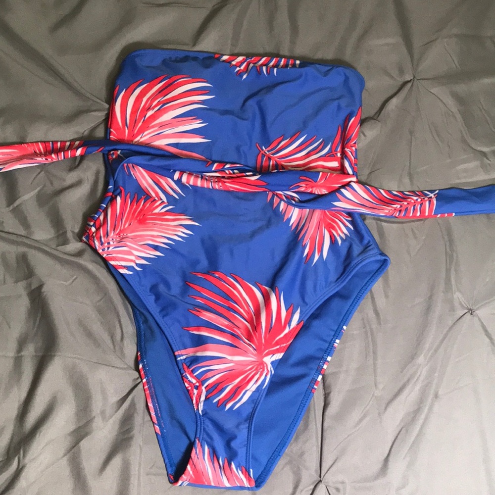 LIKE NEW ONE PIECE BATHING SUIT